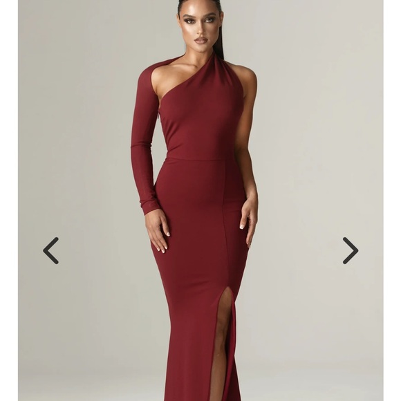 NWT Maroon/Red beautiful gown. Selling because passed return date - Picture 1 of 3